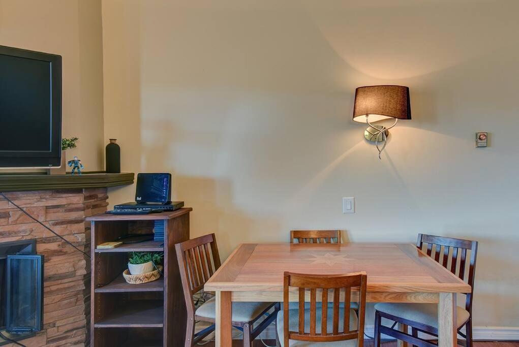 Charming Tremblant 1 Bedroom With Pool And Hot Tub Mont-Tremblant Ngoại thất bức ảnh